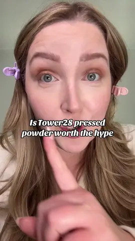 Does the Tower28 powder actually brighten and instantly blur? Lets test it out. @Tower 28 Beauty #tower28beauty #tower28, #tower28getset #ashtested #falldealsforyou #BeautyReview   #pressedpowder #settingpowder #sensitiveskin #BeautyTok 