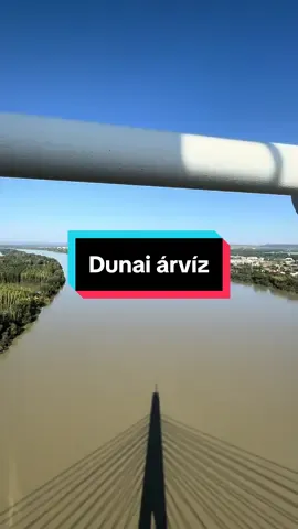 Pécsi Norbert Sándor kommunikációs vezetőnk ma az M0-s Megyeri hídjánál járt és most megmutatja nektek, hogyan néz ki 100 méteres magasságból a Dunán levonuló árvíz. #magyarkozut 