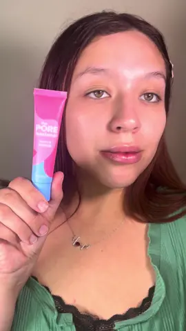 12-hour pore refining, 8-hour mattifying, translucent, non-comedogenic primer! 95% say it instantly blurs pores, 96% say skin looks visibly improved over time. Perfect as the first step after skincare! ✨ @Benefit Cosmetics 
