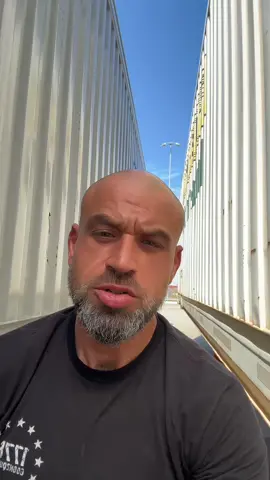 Intermodal trucking safety tips.                #semi #semitruck #trucksoftiktok #jakebrake #owner#owneroperator #18wheeler #intermodaltrucking #truckdriver #localdriver #raliyardtrucking #chicago #upshifting #downshifting #manonamission🔥 #cdllife #truckerontiktok #alhamdulillah #truckingislife #truckingsaftytips #viral #yalla #wallahi 