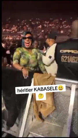 Héritier wata en direct de la Seine de Paris, il parrait as Ali kabase 😀😀😀 @Heritier Wata Officiel  @Les Spiritas de Wata 👑  #tpyシ #viral_video #paysdesoif🇨🇩 #mboka_elengi🇨🇩😂😂 #kabasele #mpiaka #watanabe 