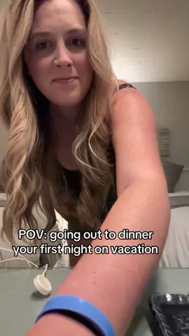Hello Hilton Head we cant wait to spend a week with you. Also dont mind our twin beds for the week 😂 #vacation #OOTD #datenight #dinneroutfit #hiltonhead 