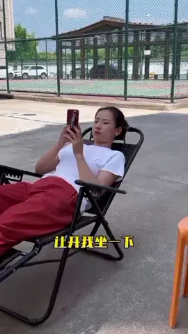 姐妹我说你一天不欺负 我行吗?... 😂😂#搞笑闺蜜 