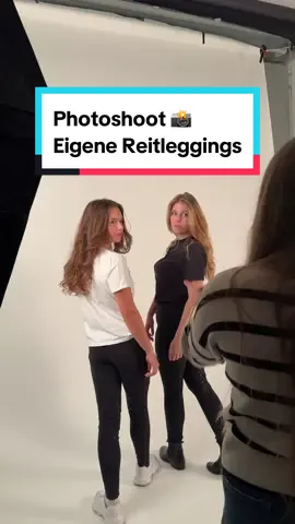 ICH KANNS NICHT GLAUBEN 😱 Ihr seht da einfach meine eigenen Produkte, die wir an diesem Tag mit MotionAds.at in einem professionellen Fotostudio shooten durften! 😍 Ich bin schon mega gespannt auf die Ergebnisse - sobald ich die Fotos bekomme gebe ich euch einen Sneak Peak. 📸 Danke an das Team von MotionAds.at für die professionelle Umsetzung und ein großes Dankeschön gilt natürlich auch meinen Models und Helferlein: DANKE DANKE DANKE 😍‼️ #photoshoot #photoshooting #fotosession #produktfotografie #reitmode #SmallBusiness 