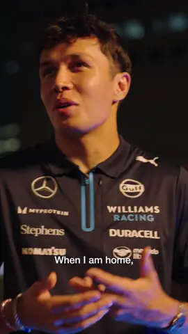 We're catching up with @alex_albon on his unstoppable career moments, his first memory of Gulf liveries, and much more. Watch the full video now via the link in our bio! #GulfOil #WeAreWilliams #GulfxWilliams #SingaporeGP @Williams Racing @arianabravo_