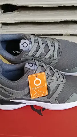 #sepaturunning #ortuseight #sneakerpria #sepatuolahraga #sepatulari #sepatujogging #sepatuabu #sepatuterlaris 
