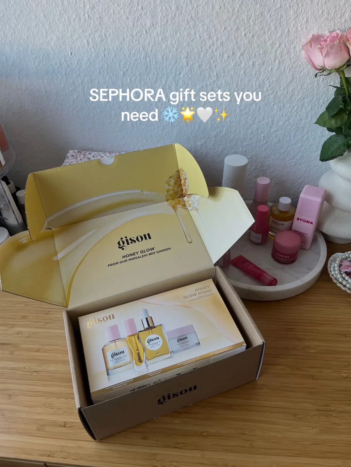 #sephoraholidayset  #sephoragiftsets #sephora #sephorawishlist #sephorafavorites #makeup #beauty #gisouset #ouai #skincareproductsmusthave #glowrecipewatermelonglow #laneige #hudabeauty 