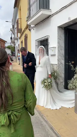 y yo no estoy junto a ella 🤍 #boda #amor #sevillanas #SantJordi2024 #flamenco #music #foryou #lorenacabello #lentejas 