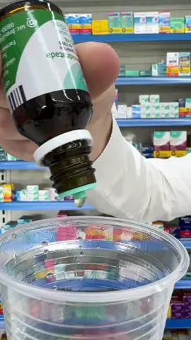 ATENÇÃO: Cada medicamento tem um número específico de gotas por ML. Neste exemplo foi utilizado a dipirona, que tem 20 gotas por ml. Como calcular: Quantas gotas o paciente vai tomar durante 24 hrs? Ex: 20 gotas a cada 6 hrs. 20x4: 80 gotas por dia. Quantos dias o paciente vai tomar? Ex: 5 dias. 80 gotas por dia X 5 dias: 400 gotas, no tratamento inteiro. Agora é necessário saber quantas gotas tem dentro do frasco. Abra a bula e confira a informação de quantas gotas tem dentro de cada ML. No exemplo da dipirona, cada ml tem 20 gotas. Se no frasco tem 20 ml, então é só multiplicar. 20 MLs X 20 gotas por ml: 400 gotas no total do frasco de 20 mls Se fosse o frasco de 10 mls de dipirona, era só multiplicar por 10. Exemplo: 10 mls X 20 gotas: 200 gotas no total do frasco de 10 mls. Quer aprender a trabalhar no balcão da farmácia e ter resultados acima da média. Clique no link da bio e assista o vídeo que gravei pra você. #farmacia #balconistadefarmacia #farmaceutico