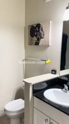 a much needed bathroom reset 🫧 . . . . . #bathroomcleaning #resetroutine #saturdayreset #blackgirlvlog #cleantoks #contentcreatortiktok 