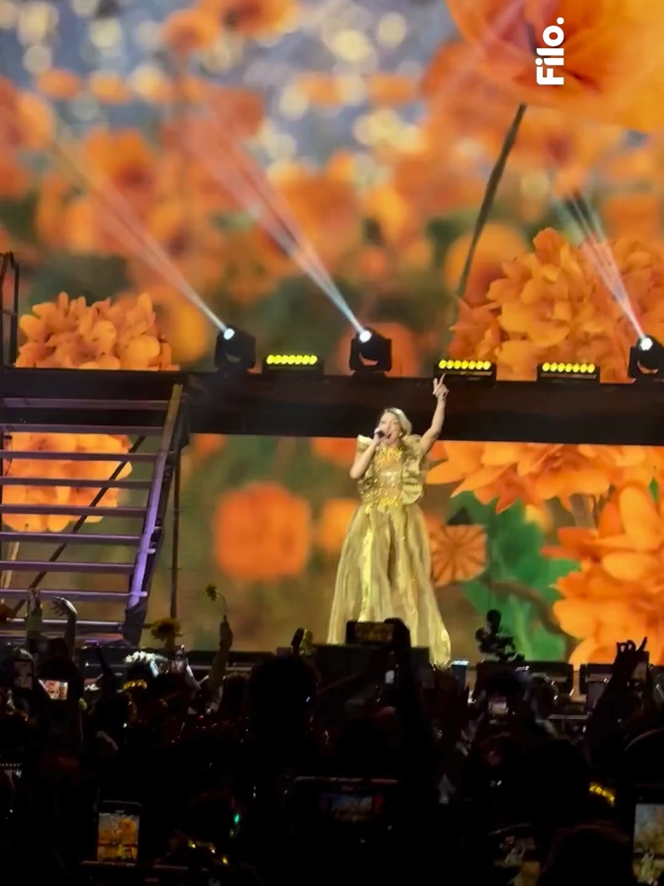 🥰 FLOR BERTOTTI en su primer concierto en Buenos Aires ✨ 🌼  @FlorBertottiok  revivió la infancia de muchos en su show, después de recorrer más de 18 países con su música. ⭐️ 