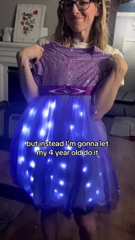 Don’t take my word for it 😂 #princessdress #halloweencostume #dressup #lightupdress #supportsmallbusiness #snowprincess #dress #girlsclothes @Uporpor 