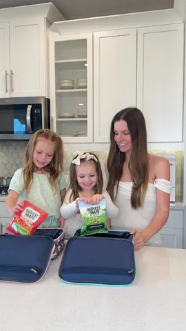 @Harvest Snaps are bringing the big veggie energy to back to school! My kids and I love them. They have delicious flavors with a crunch. Find them at your local retailer today! #HarvestSnaps #bigveggieenergy #baginbag 