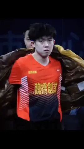 Đại tiểu thư Hà Bắc xem xét xem thiếu gia nhà tôi lãnh đạm, thờ ơ với gái xinh và quạo với cả thế giới nhưng dịu dàng với mỗi tiểu thư vậy đã đủ tiêu chuẩn chưa. À bonus thêm chơi bóng cực ngầu và có thể tự vỗ m.ô.n.g dỗ bản thân mỗi khi không đánh bóng cùng tiểu thư nữa. Mong nhà gái xem xét và cho thiếu gia nhà tôi cái danh phận chứ tui nóng lòng hộ rồi 😂 #王楚钦 #wangchuqin #孙颖莎 #sunyingsha #shasha #datou #vươngsởkhâm #tôndĩnhsa #shatou 