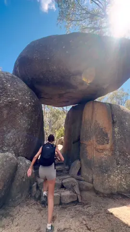 Influencer in the wild alert!!📸🌿🥾 I love this hike but take my advice, don’t put down your jet boil on a hill😉 #pyramidhike #girraweennationalpark #girraween #hikewithme #influencerinthewild #fyp 