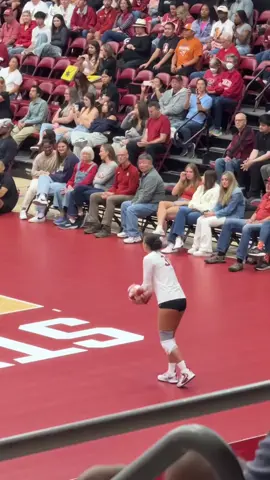 Via @lockfamplay the serve 🎯 the crowd 😮 the slide 🔥 what a serve from @ttayloryyu  @stanfordwvb #volleyball #stanford #womensvolleyball #jumpserve #vballtactics #volleyballaddict #volleyballmemes #volleyballove #volleyballthailand  .⠀ #vballislife #scvavolleyball #vball #boysclubvolleyball #clubvolleyball⠀ #girlsclubvolleyball #volleyball #outsidehitter #libero #volleygirl #usavolleyball #volley #volleyballplayer #sports #volleyballislife #instavolley #fivb #vblife #volleyballseason⠀ #vball #usavolleyball 