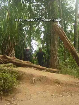 Hai nak, ini ibu sama bapak waktu muda naik gunung rinjani via senaru, divideoin & dieditin sama pakde @Maskumis2  Lombok, 23 September 1994  