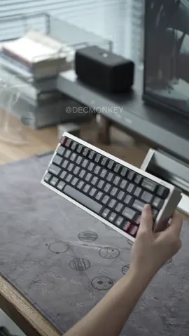 My new keyboard just arrived!How does it look to you? #fyp #foryour #mechanicalkeyboard #metal #metalkeyboard #keyboard #gamingkeyboard #desksetup #typing #techgadgets #officesetup #mechanicalkeyboards #luminkey 