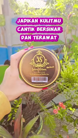 Rahasia Kulit Cerah Bersinar dan Terawat ku karena aku rutin scrub kulitku pakai Lulur Hitam dari @3sshop  ✨️🌼 Lulur Hitam 3s ini terbuat dari bahan alami, seperti Beras Hitam, Rempah berkualitas terbaik, Vitamin c dan Glycerin dan di produksi di pabrik PERTAMA yg lulus CPKB di Samarinda Lohh 🥰✨️ Buruan stock lulur hitam 3s sebanyak-banyaknya sebelum kehabisan. Cek keranjang kuning ku sekarang !! 😍