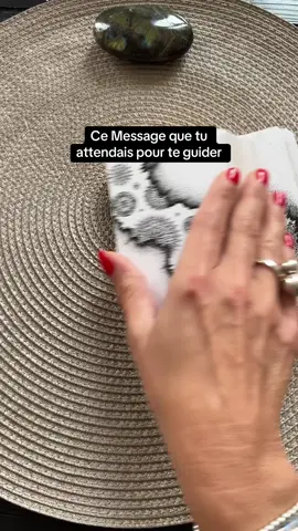 ✨Ce message arrive à toi pour répondre à ta question. Alors accueille le✨ #messages #tarot #guidance #cartomancie #voyance #voyancetiktok 