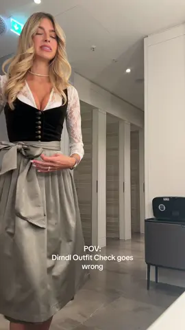 Diese Schleife 😀 #dirndl #wiesn #oktoberfest #outfit #viral #fail #fyp #foryou 