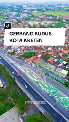 Gerbang Kudus Kota Kretek atau GKKK adalah sebuah monumen berupa gerbang masuk kota yang berada di kawasan Taman Tanggul Angin, Kecamatan Jati, Kabupaten Kudus. Dulu tempat ini rame banget buat nongkrong, Saat ini juga masih recomended buat nyore santai, Kapan nih sedulur Terakhir Nongkrong disini ? #gerbang #tamankota #kuduskotakretek #tanggulangin #kudus #wisatakudus #kuduspride #jawatengah