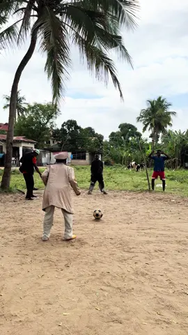 I tried to be invisible 🫥😰😂 #zerobrainer0 #SportsOnTikTok #AfricanFootball #zerobrainer0comedy 