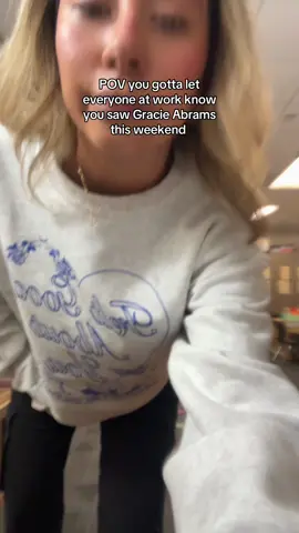 The comfiest crew neck 💙 #tsoutour #thesecretofus #gracieabrams #fypツ #teachersoftiktok #teacheroutfit #kindergartenteacher 