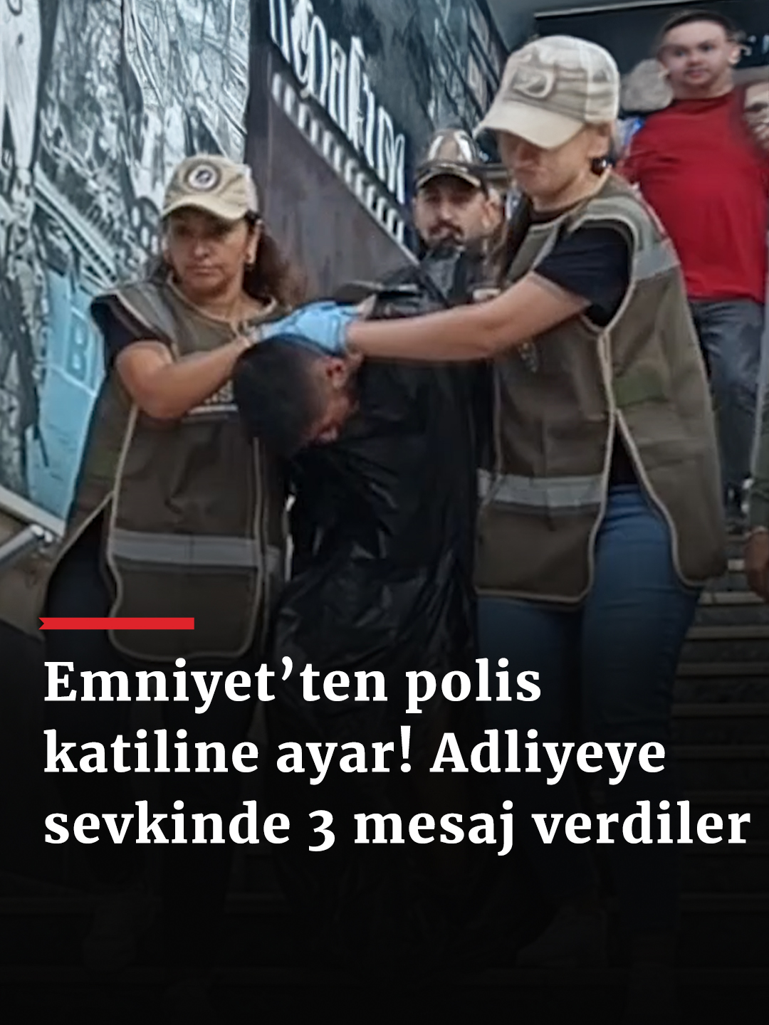 #Emniyet'ten polis katiline ayar! İstanbul Ümraniye'de 27 yaşındaki kadın polis memuru Şeyda Yılmaz'ı şehit eden saldırgan Yunus Emre Geçti, çöp poşeti giydirilip hayvan taşıma aracıyla adliyeye sevk edildi. Ümraniye'de, motosiklet hırsızlığı suçundan yakalanan şüphelinin, yaşanan arbede sırasında bir #polis memurundan aldığı silahla ateş etmesi sonucu 27 yaşındaki kadın polis memuru Şeyda Yılmaz #şehit olmıştu.