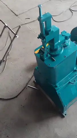 Automatic metal rod cutter