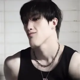 bro thinks hes him 😭🙏🏼 #straykids #straykidsedit #bangchan #bangchanedit #mewing #fyp #kpop @ace @ahva🐈 @ayoitsevelyn @leonie @yqngbok @ً @azi 🦦 