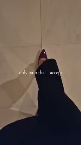 I love it 👠 #highheels #trend #red #winered #dark #aesthetic #walk #fashion #fashiontiktok #highheels #highheelslover #fyp #viral #fürdich #kesfet #fy #foryou 