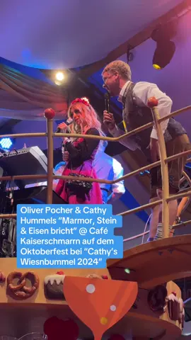 Oliver Pocher & Cathy Hummels “Marmor, Stein & Eisen bricht” @ Café Kaiserschmarrn auf dem Oktoberfest bei “Cathy’s Wiesnbummel 2024” #marmorsteinundeisenbricht #cathyswiesnbummel #cathyhummels #oliverpocher #cafekaiserschmarrn    #wiesn2024 #oktoberfest2024  #promis #tracht #bayern #tiktoktoberfest  #oktoberfest #wiesn   #volksfest #kirmes #theresienwiese  #ganzmuenchen #ganzmuenchende #instamunich #münchen #munich  @oliverpocher @CathyHummels 