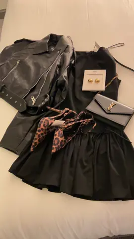 Dos outfits por $800! Todavia me deben $100 🤣 