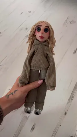 My very own coraline doll 🪡🧵 best present ever @Ruby Daniels2422 ❤️ @𝖁𝖔𝖔𝖉𝖔𝖑𝖑 #coraline #coralinejones #coralinedoll #halloween #coralinemovie #fyp #unboxing 