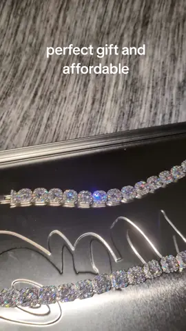 #tennisbracelet #moissanite#tiktokmademebuyit #tiktokdeals #christmas #giftideas 