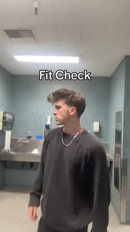Bathroom fit check! [Sorry no sweats today] #fitcheck #gym #willyscouts 