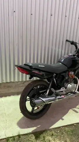 Cg al corte sin filtro🤪 #mundohonda🚀 #cgtitan150 #stuntargentino #parati #cg #titan #honda #alcorte 