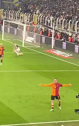 Bir gün , atti GOL o gün . Fenerliler Cildirdi her Gün🤣🤣🤣 #kesfet #beniöneçıkart #keremaktürkoğlu #galatasaray #fenerbahçe 