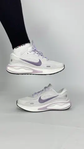 Nike Journey Run , Te hará avanzar con una sonrisa en pavimentos exigentes.🏃‍♀️☀️ #zapatillasoriginales #nike #mujer #Running #journeyrun 