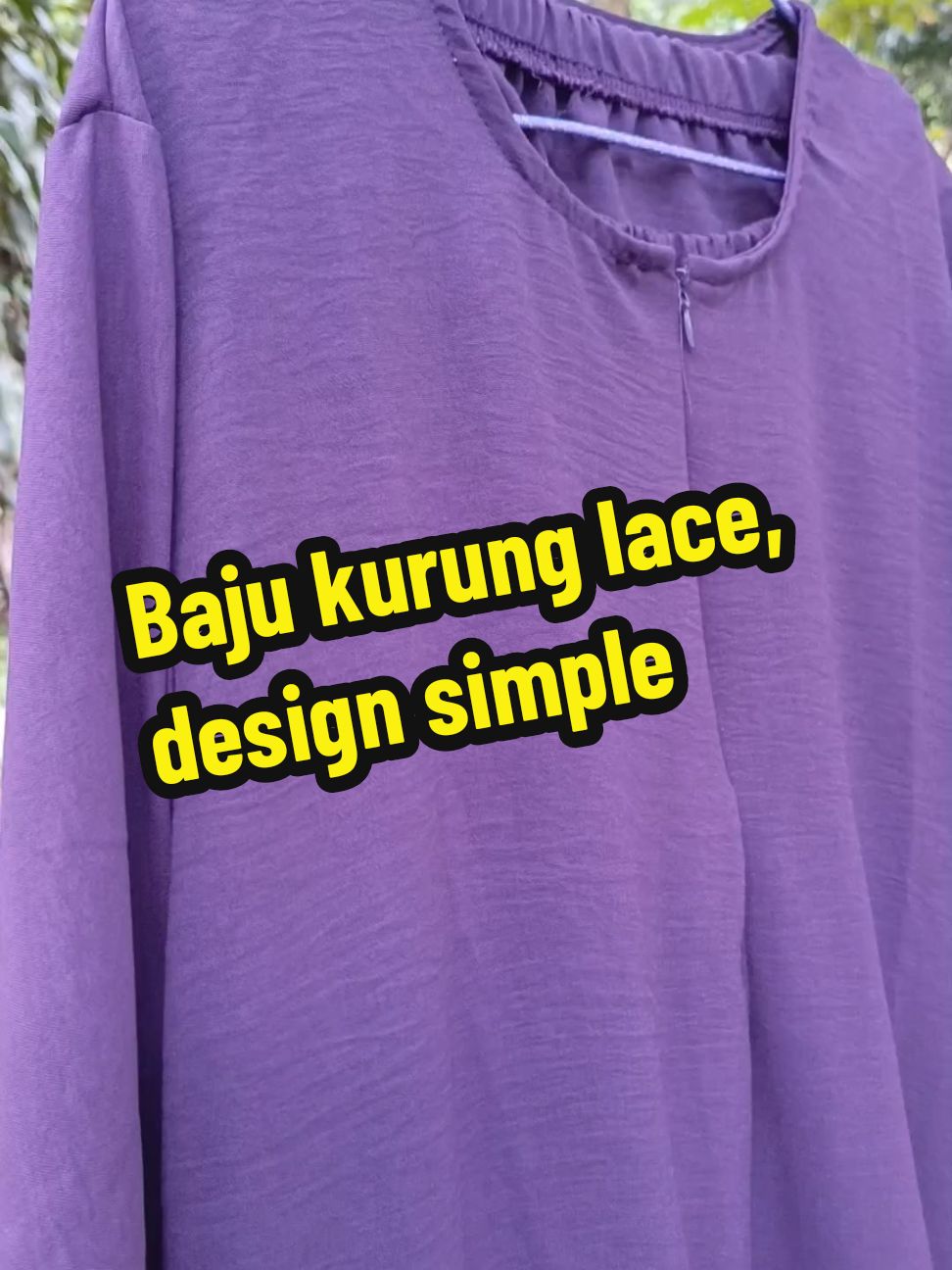 Cantik! hehe. sekali sekala pakai blinggg blinggg kan. simple ja baju lace ni😍 #bajukurung #bajukurunglace 