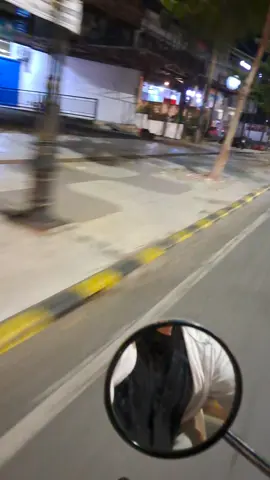 Walaupun cuma naik motor panas2an hujan2an di motor sama ayang sambil cerita yg tidak penting dan ketawa dijalan makan angin adalah part paling bahagiaku#fypシ゚viral #barengpacar 