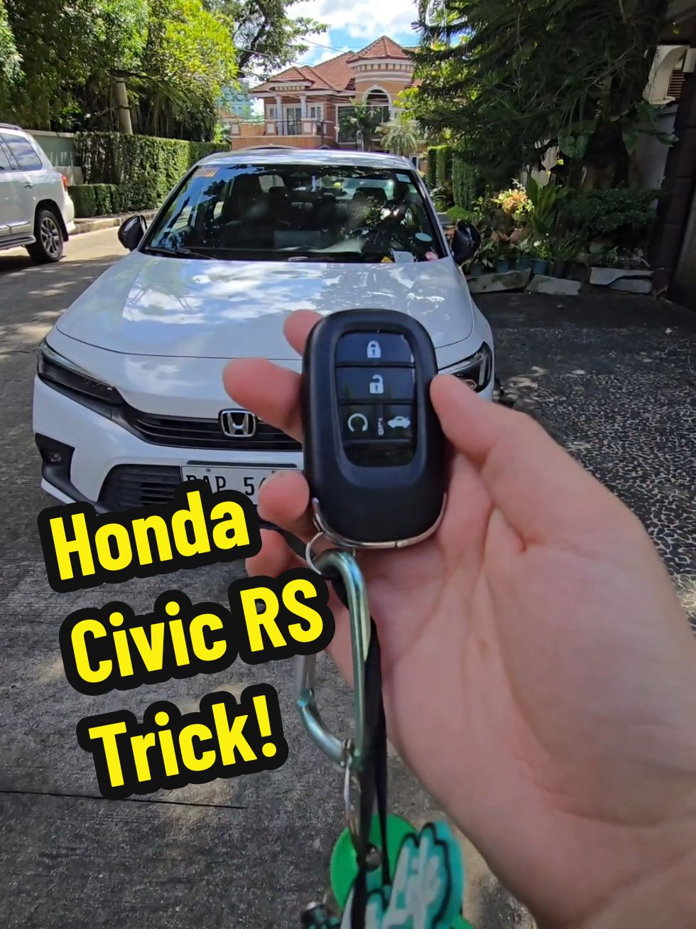 using @hondacarsphilippines remote start feature to cool the cabin of the Civic RS while I get ready to go to work! #hondacivic #civicrs #carreview 