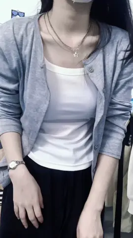Mí bồ tin đc hông🙈e cardigan vừa đẹp vừa basic như z mà chỉ có mấy chục cành thui đó ⊹₊⋆ săn lẹ k hết là tiếc lắm luôn✨ #cardigan #khoaccardigan #aokhoaccardigan #cardiganoutfit #aokhoacmuathu #outfitmuathu #OOTD #goiyphoido #outfitideas #goclamdep #fyp #xuhuong #tiemnhagiag 
