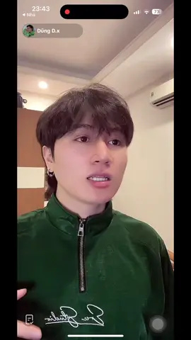 Chiếc live đêm khuya cùng @Dũng D.x, với khách mời Captainboy. Dũng thì cũng dễ thương, còn Cap thì mặc quần vàng 💛 #captainboy #dungdx 