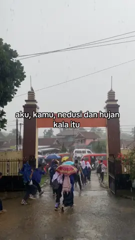 hujan bikin dejavu #fypp #fypviralシ #foryoupag #nedusi #smpn2singaparna 