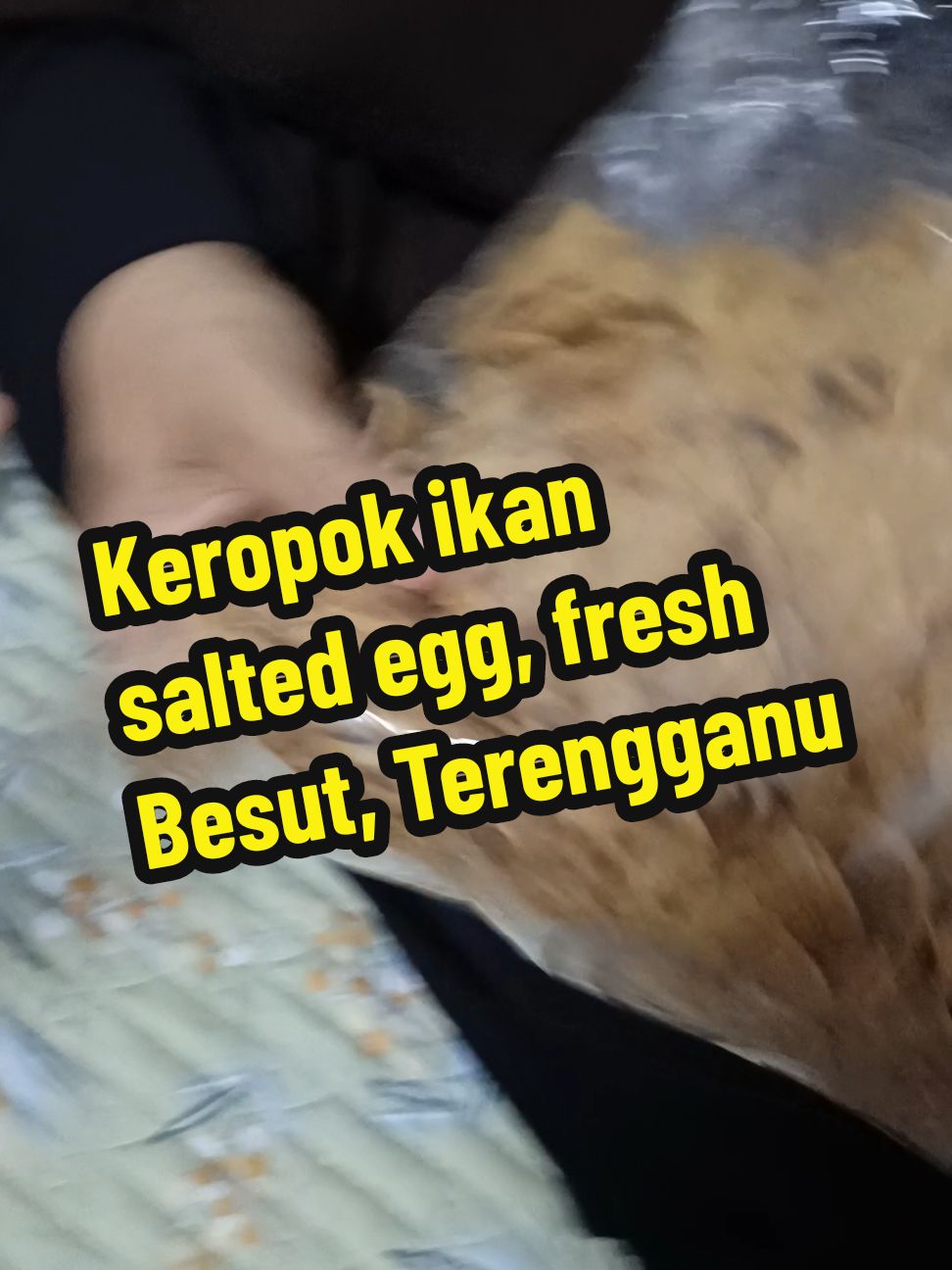 weyyyy sedap tau! first time try kopok ikan salted egg fresh from Ganuuu😍 Beli sini 👇 @Ainnabell  #makananviral #keropokikan #keropokterengganu 