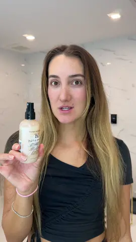 #GiftedByBumbleandbumble Where are we going?! Looking like I just stepped out of the Salon after my workout thanks to @Bumble and bumble. Post workout Dry Shampoo Mist 💛  #postworkout #morningroutines #momroutine #dryshampoo #hairproducts #momtok #hairtips 