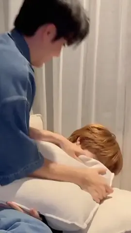 พึกกกทำไรลูกอุนแม่ โอ้ยยยยยย ยัยแมวมานกรี๊ดดด555555555 #nunew #zeepruk #zeenunew #ข้ามฟ้าเคียงเธอQ6 