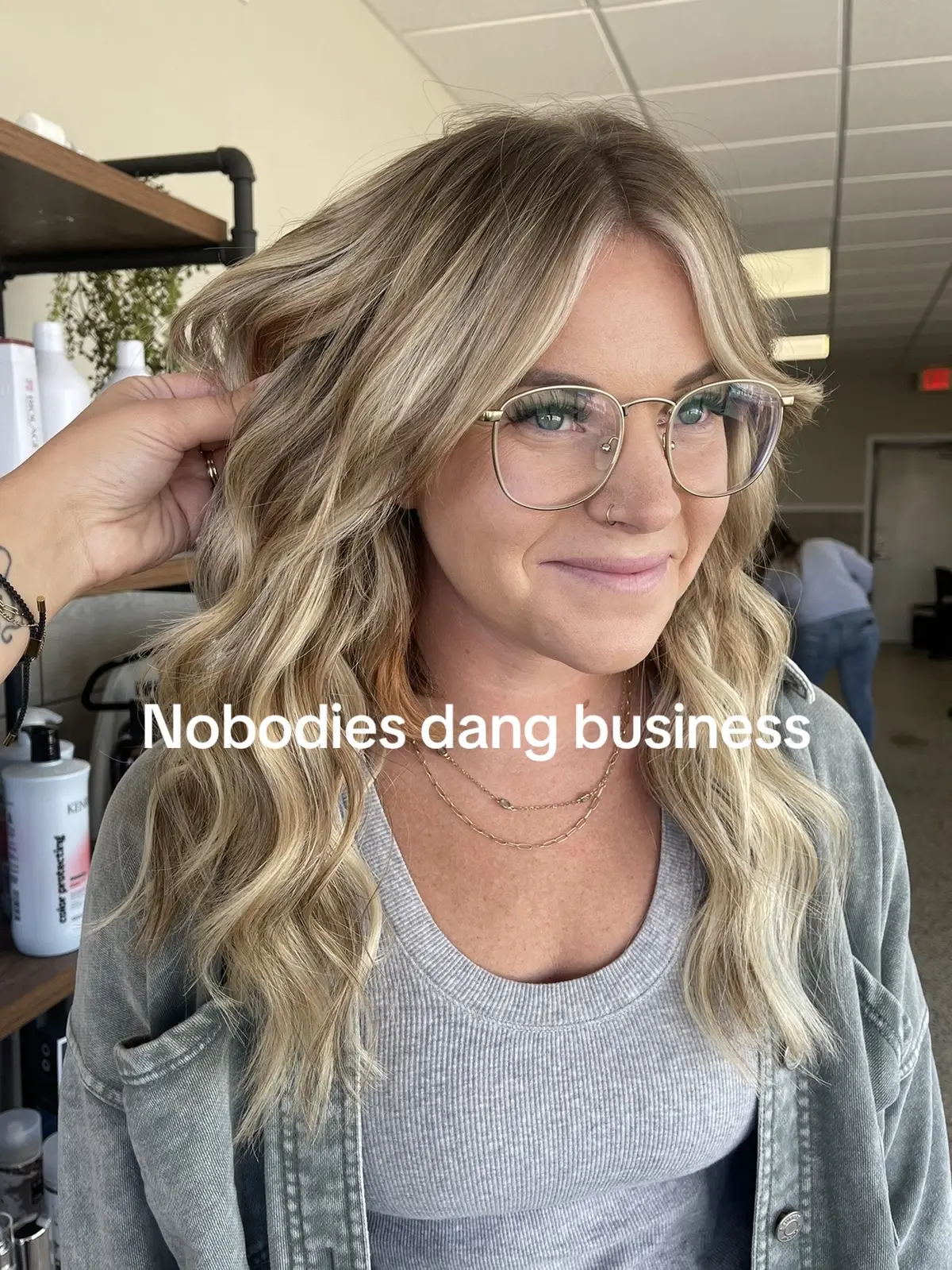 Am i the only hair dresser who hoards hair pics?! I need to declutter my camera roll and delete some 🤪 #hairstylist #hairinfluencer #hairinspiration #hairtok #salonlife #salonowner #hairsalonlife #hairextensions #handtiedextensions #enhanced_bykayleesuchy #mkstudiosalon #haircolor #haircolortransformation 